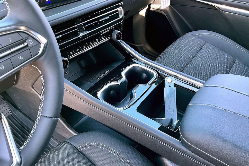 New 2025 Chevrolet Traverse LT w/ Driver Confidence Package image 8