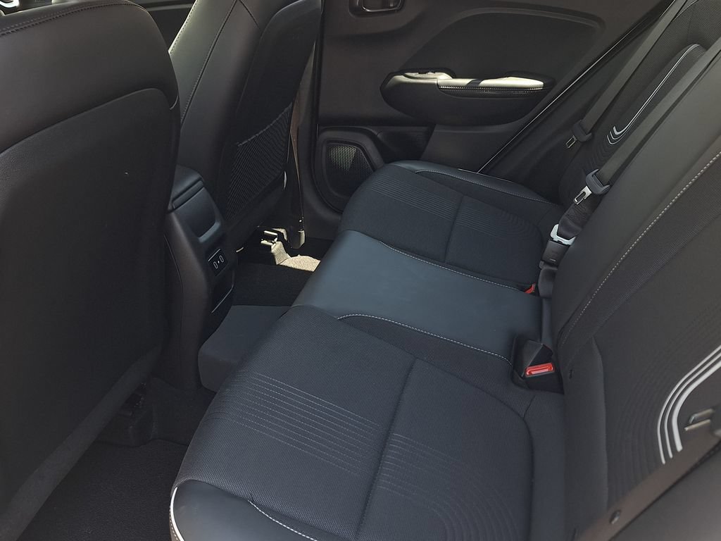Used 2024 Hyundai Venue Limited FWD image 12