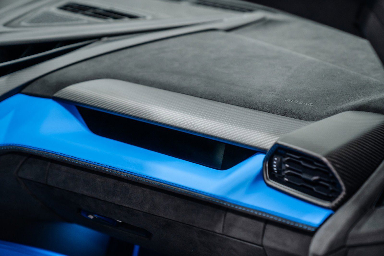 Used 2025 Lamborghini Revuelto image 17