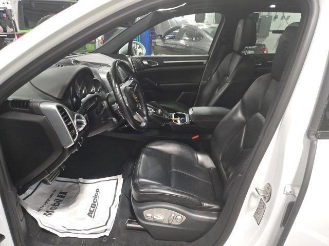 Used 2017 Porsche Cayenne S Platinum image 13