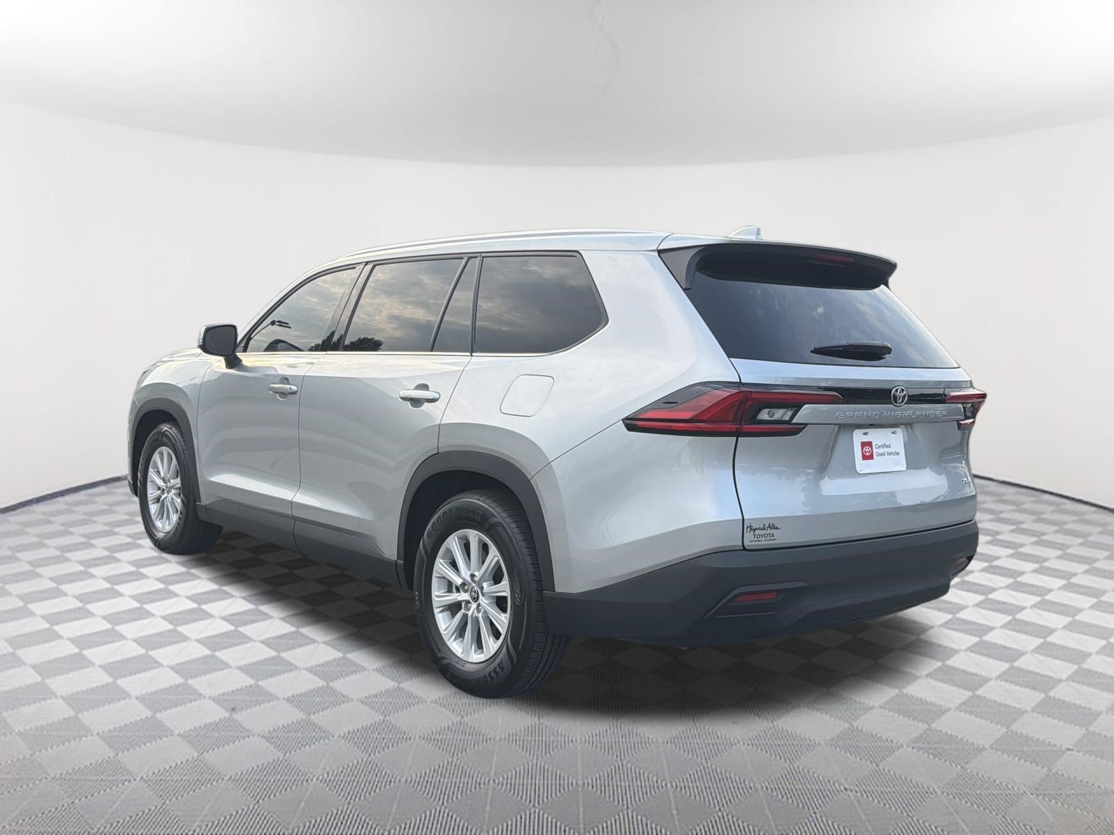 Certified 2025 Toyota Grand Highlander FWD image 14