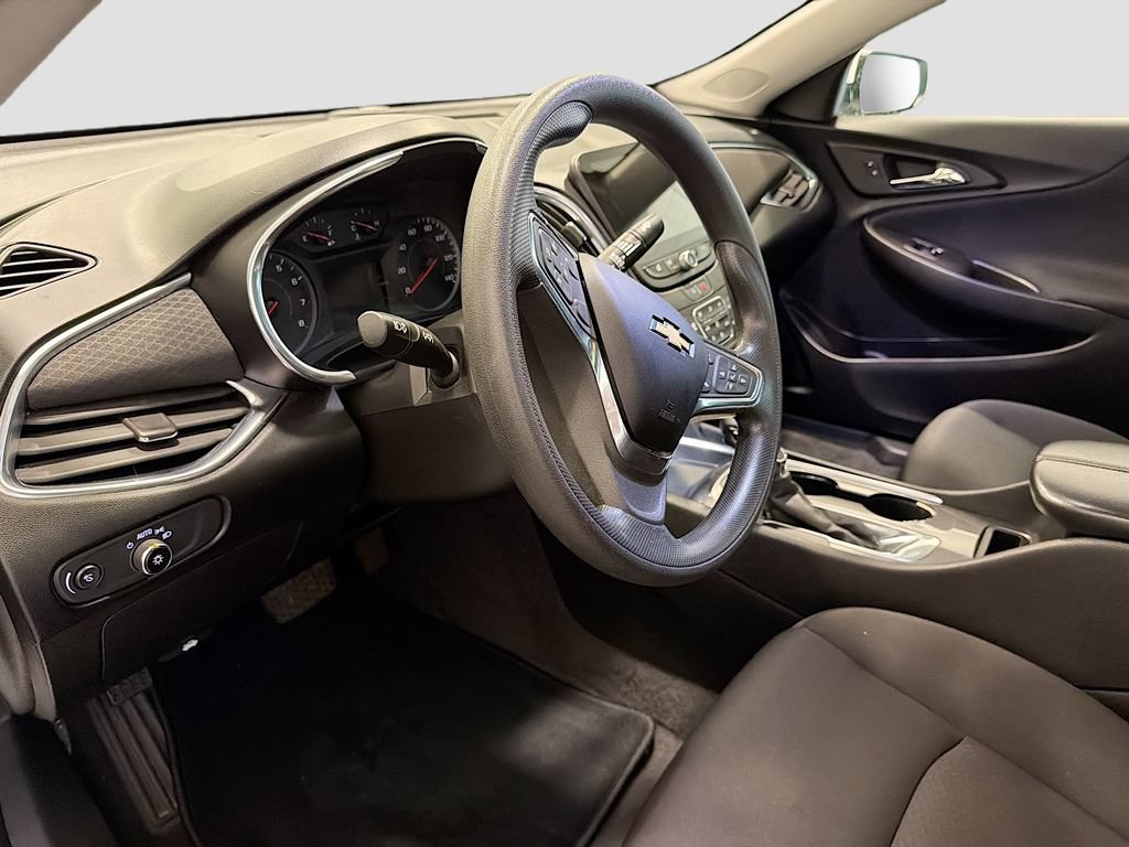 Used 2021 Chevrolet Malibu LT FWD image 7