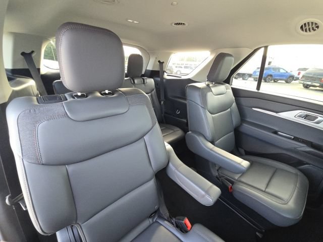 Used 2025 Ford Explorer Active w/ Active Comfort Package RWD image 16