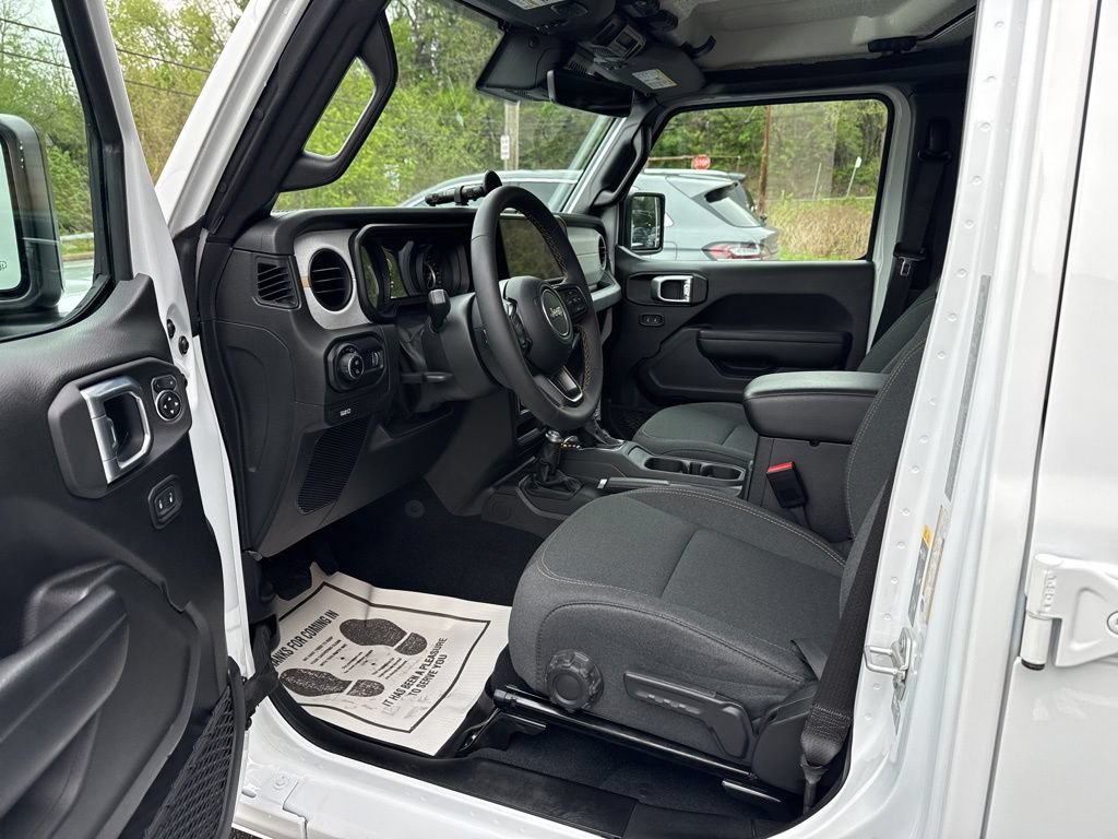 Used 2024 Jeep Gladiator Sport AWD/4WD image 19