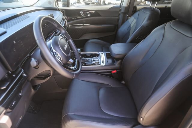 Used 2025 Kia Carnival SX Prestige image 18