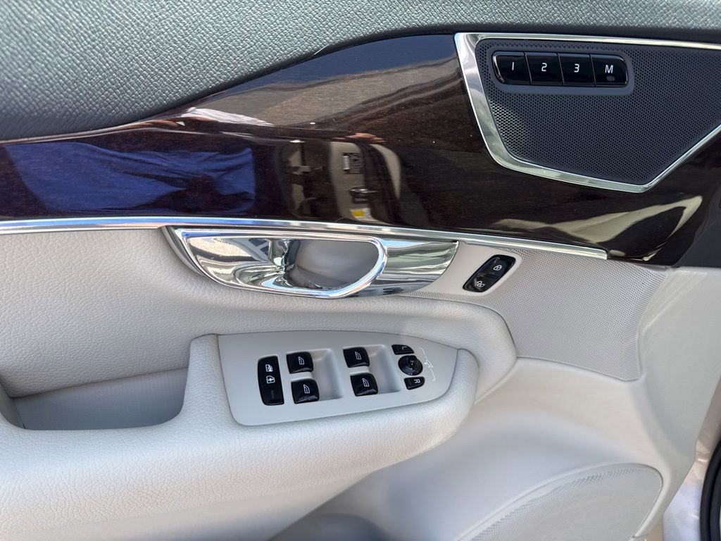 Used 2016 Volvo XC90 T6 Momentum w/ Momentum Plus Package image 20