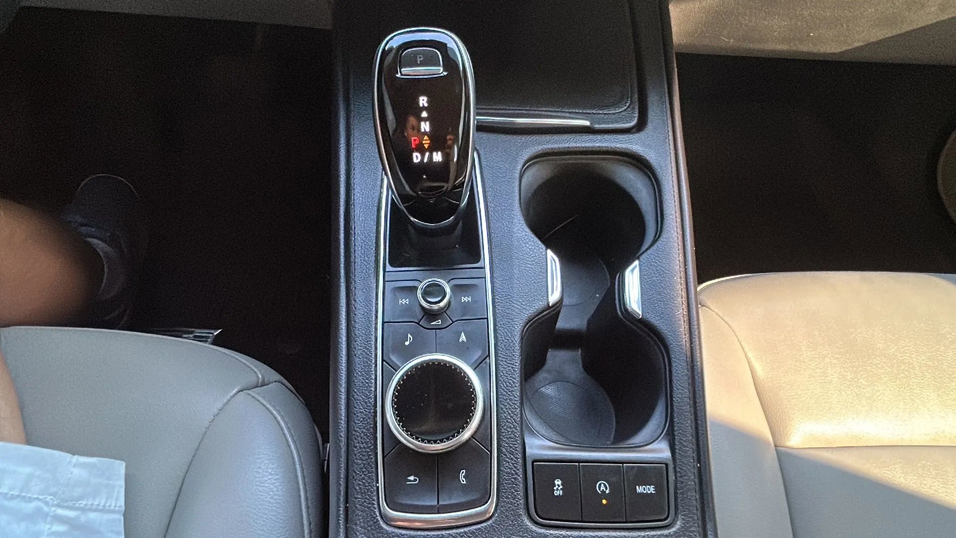Used 2022 Cadillac XT4 Luxury w/ Cold Weather Package image 22