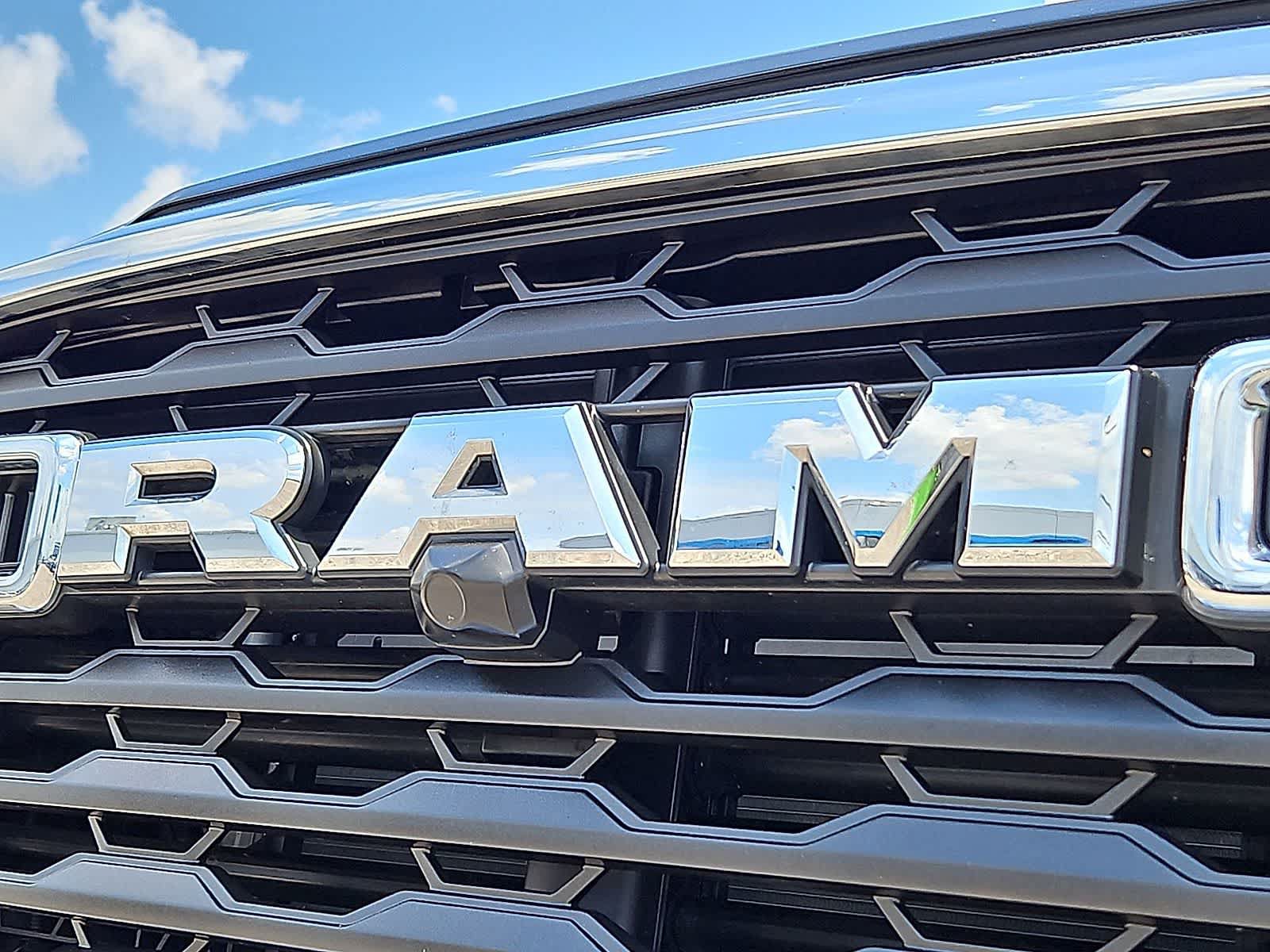 Used 2025 RAM 2500 Big Horn AWD/4WD image 36