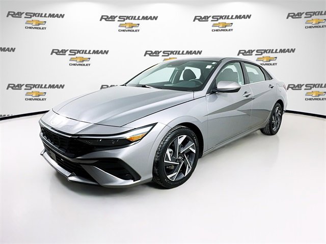 Used 2025 Hyundai Elantra SEL image 3