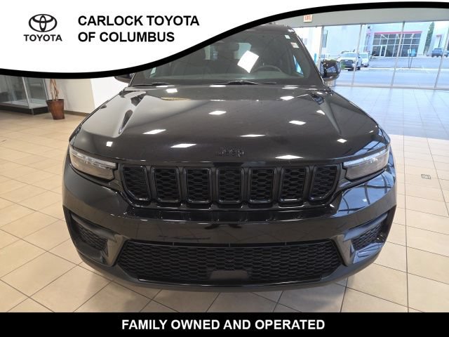 Used 2023 Jeep Grand Cherokee Altitude AWD/4WD image 4