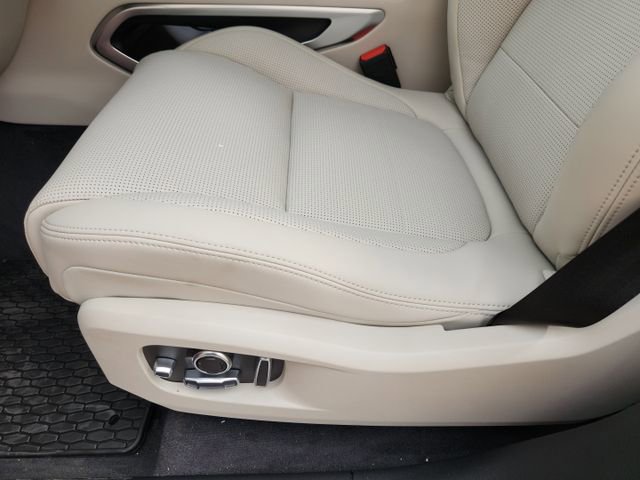 Used 2026 Jaguar F-PACE R-Dynamic S image 18