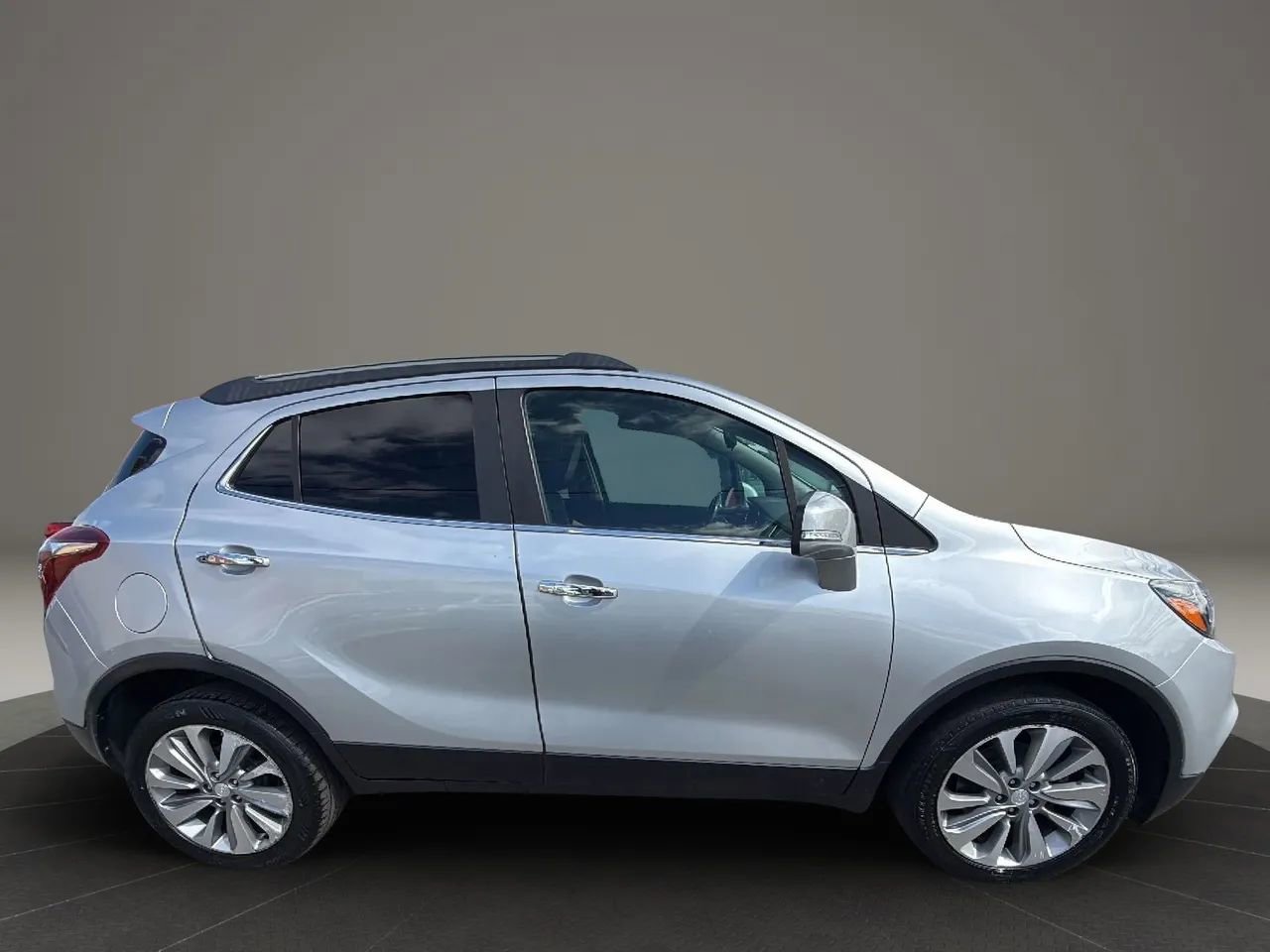 Used 2018 Buick Encore Preferred image 4