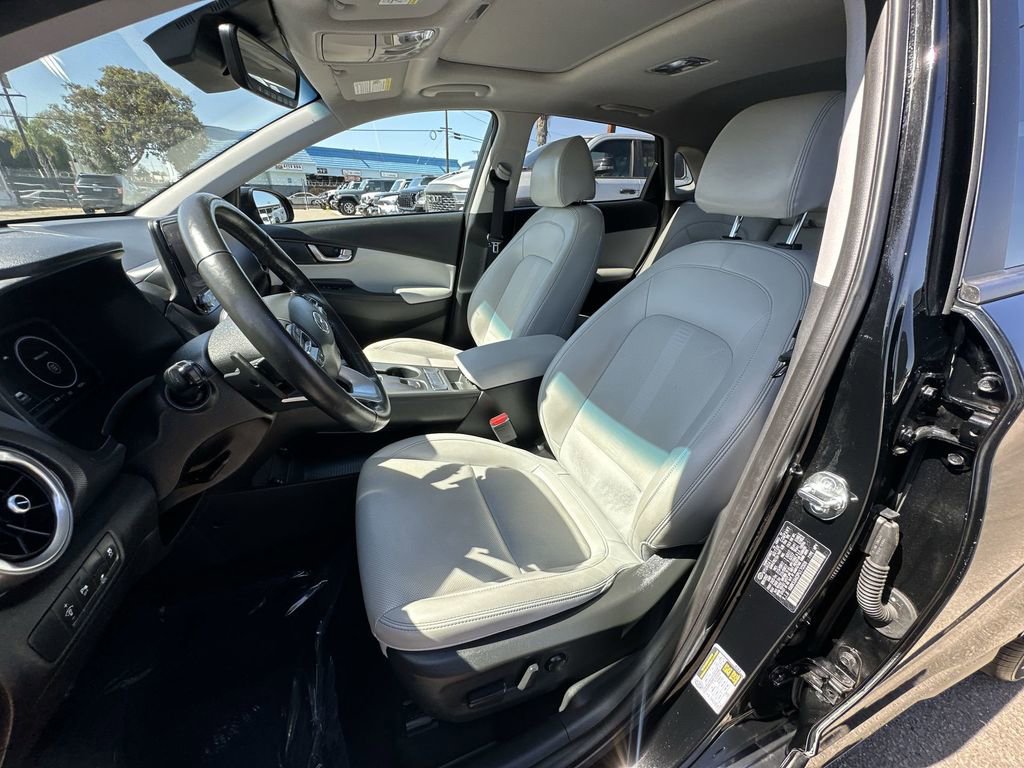 Used 2023 Hyundai Kona Limited w/ Cargo Package FWD image 19