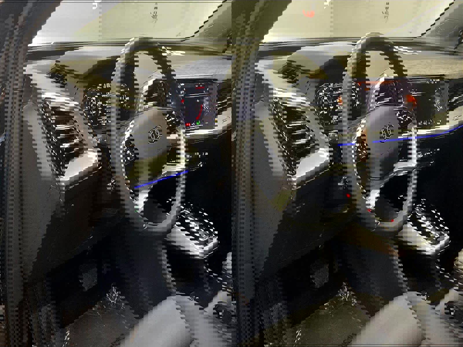 Used 2025 Audi Q4 e-tron Premium Plus w/ Premium Plus image 15