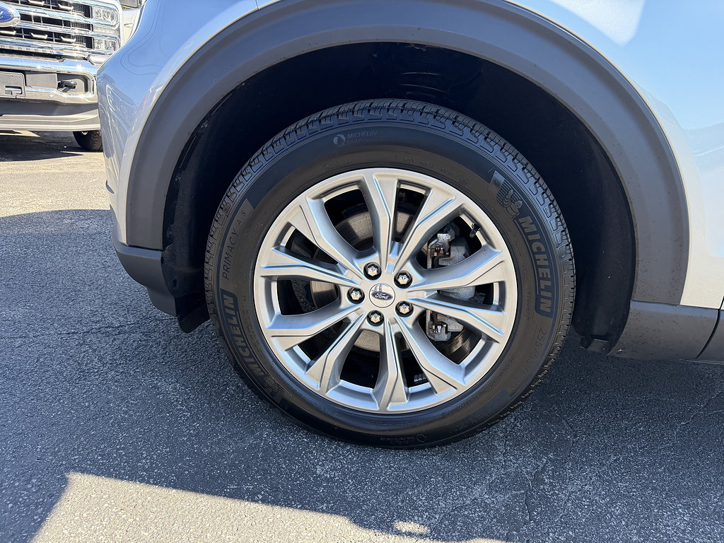Used 2023 Ford Explorer XLT w/ Equipment Group 202A AWD/4WD image 10