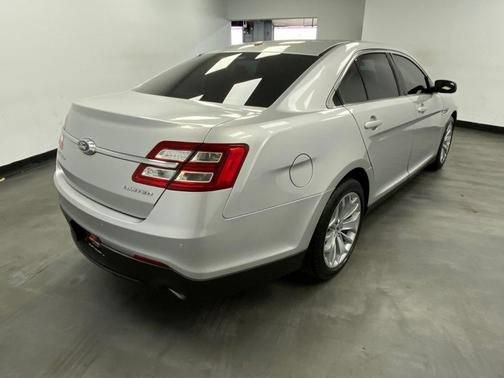 Used 2019 Ford Taurus Limited FWD image 10