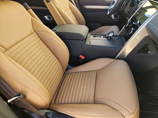 Used 2026 Land Rover Discovery Limited Edition image 10