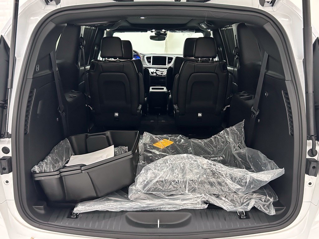New 2026 Chrysler Pacifica Select AWD/4WD image 9