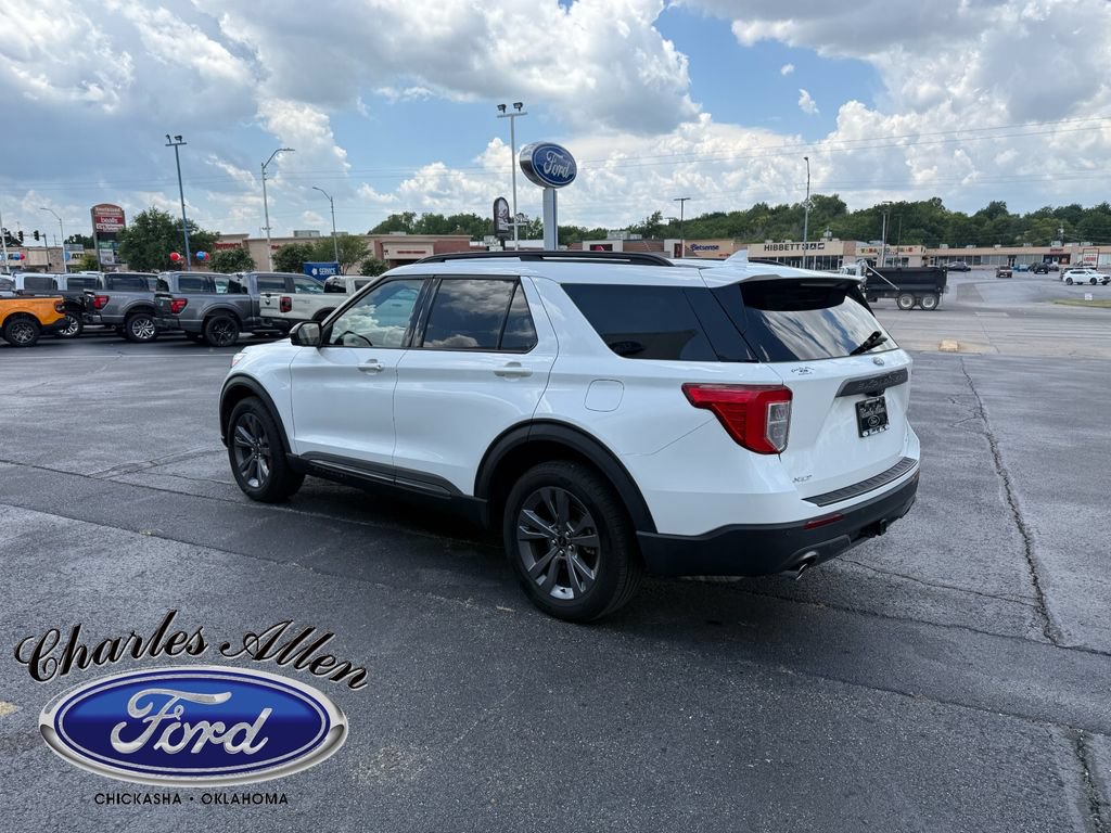 Used 2023 Ford Explorer XLT w/ Equipment Group 202A AWD/4WD image 4