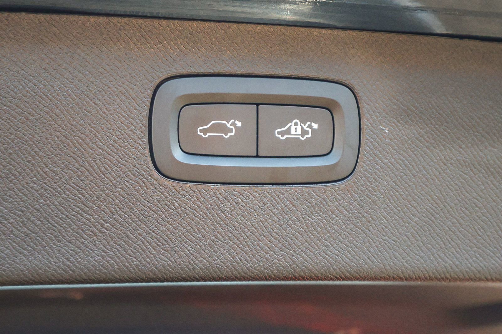 Used 2025 Volvo XC90 B5 Plus w/ Protection Package Premier image 27