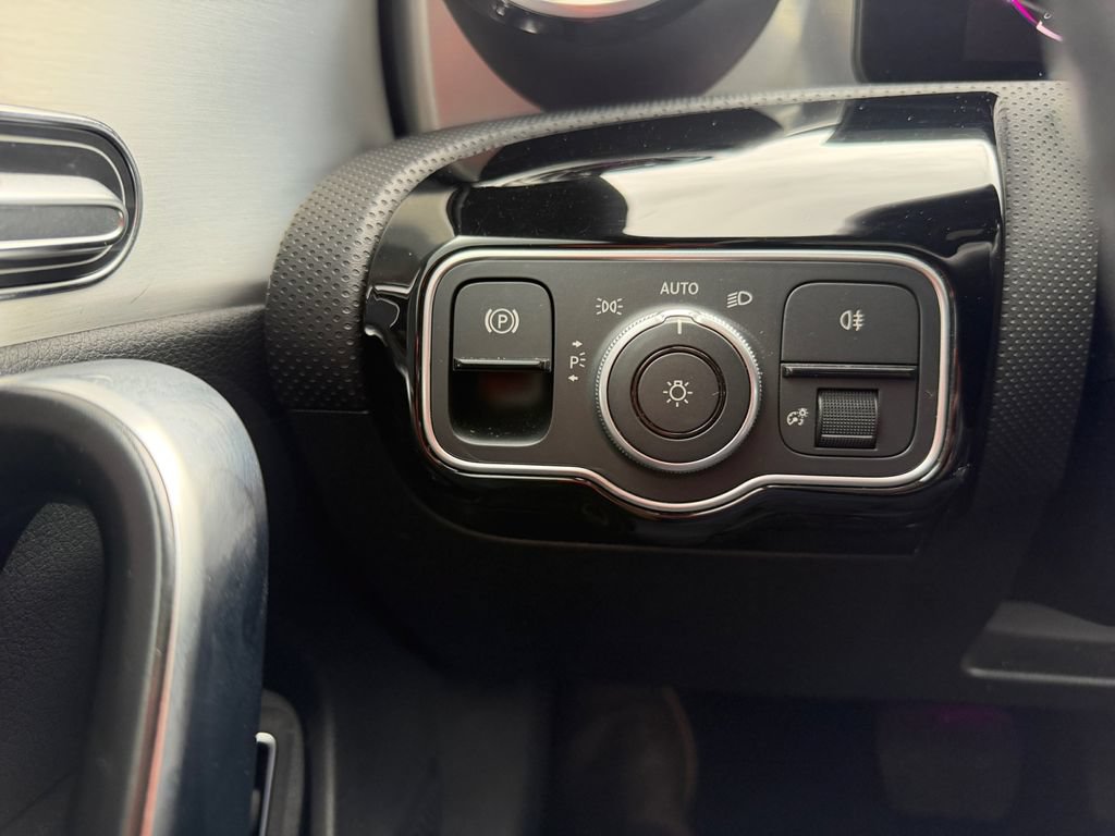 Used 2025 Mercedes-Benz CLA 250 image 23