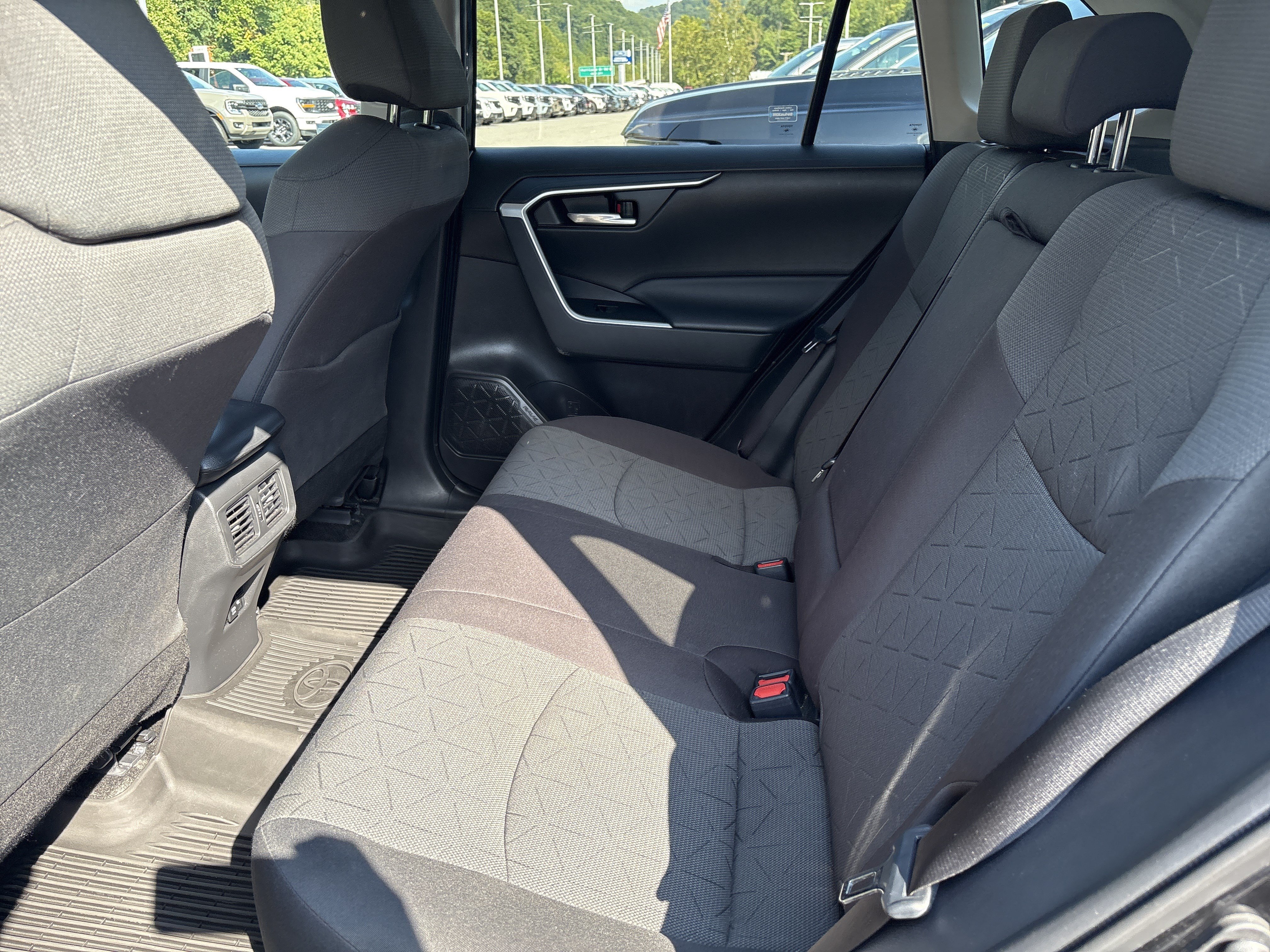 Used 2021 Toyota RAV4 XLE AWD/4WD image 12