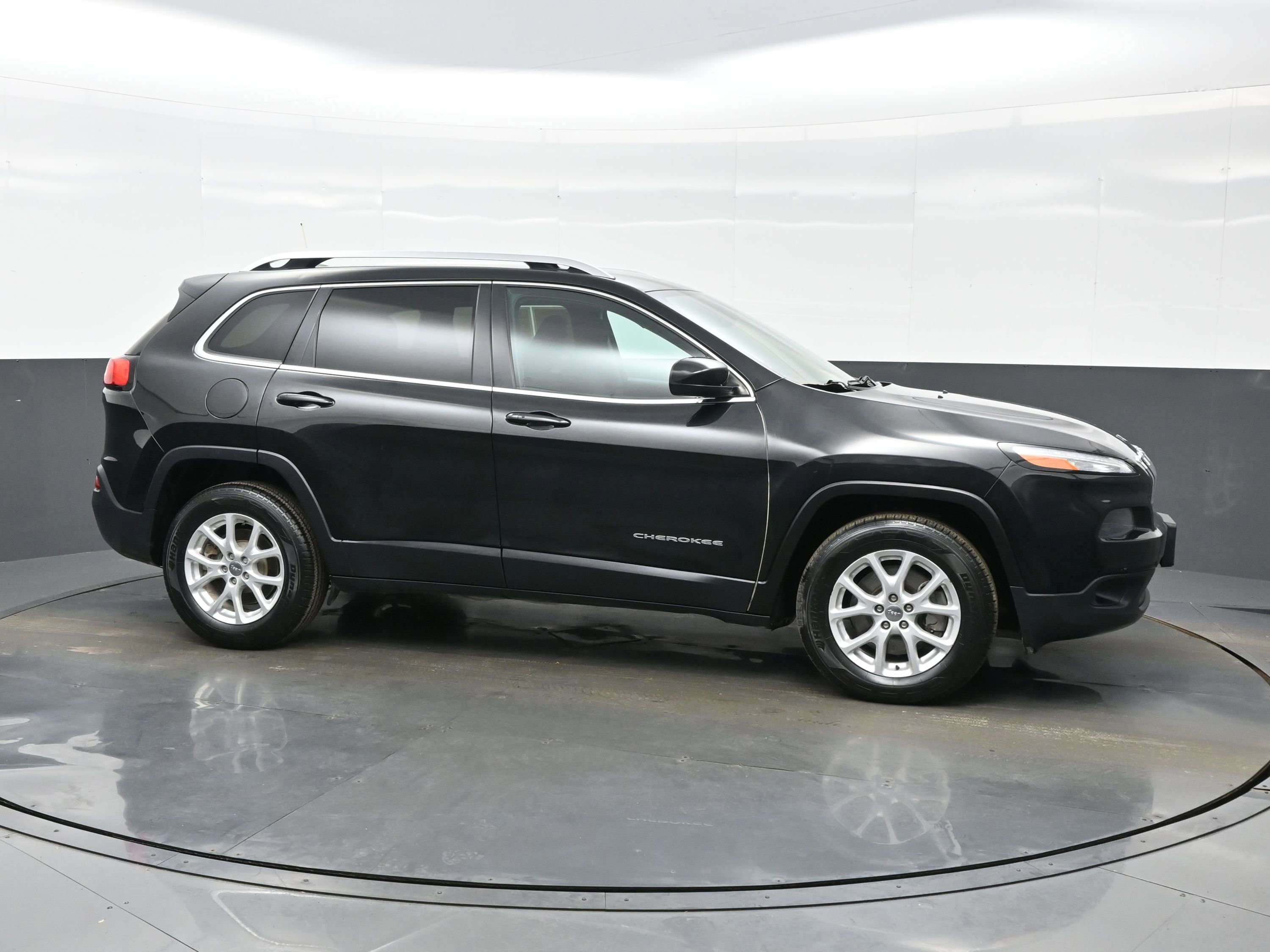 Used 2016 Jeep Cherokee Latitude w/ Comfort/Convenience Group image 7