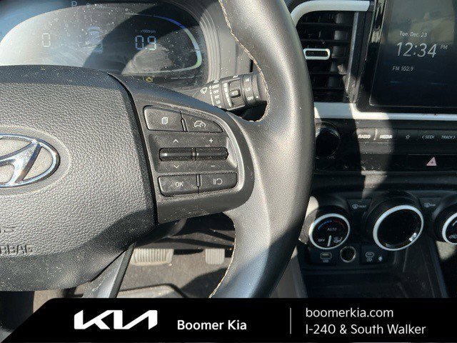 Used 2024 Hyundai Venue Limited image 20