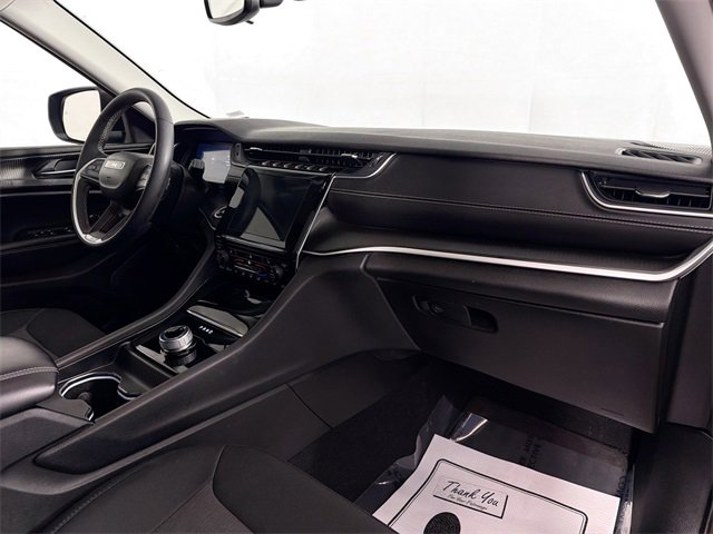 Used 2023 Jeep Grand Cherokee Laredo image 28