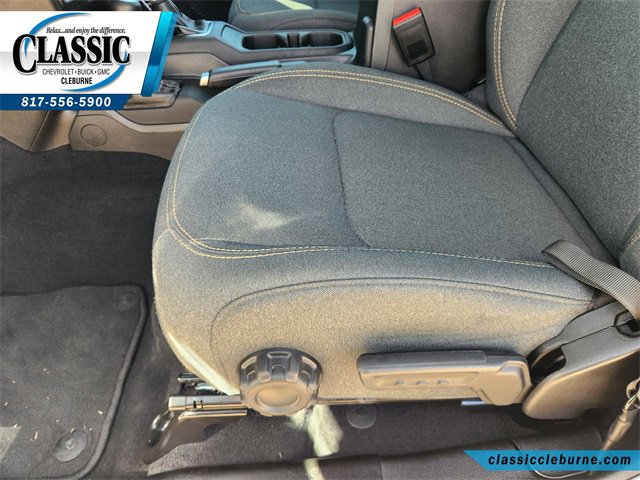 Used 2025 Jeep Wrangler Sahara image 25