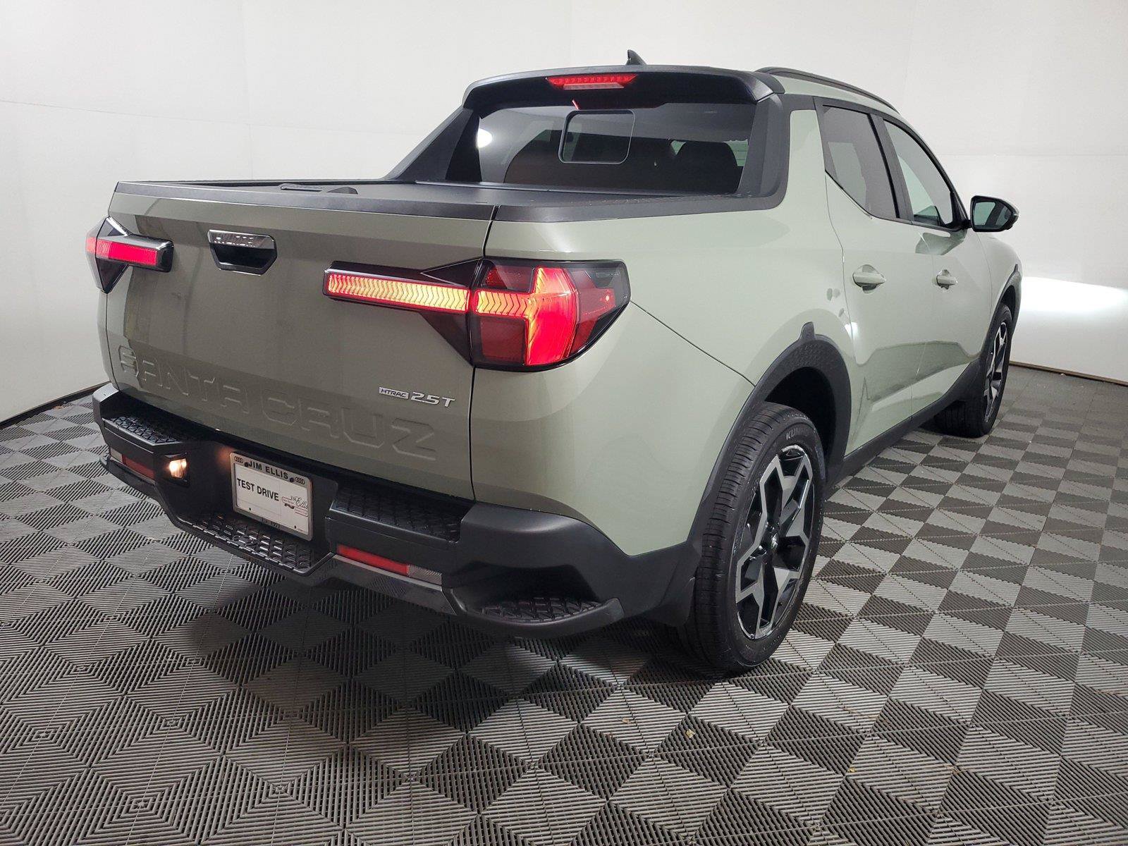 Used 2024 Hyundai Santa Cruz Limited AWD/4WD image 6