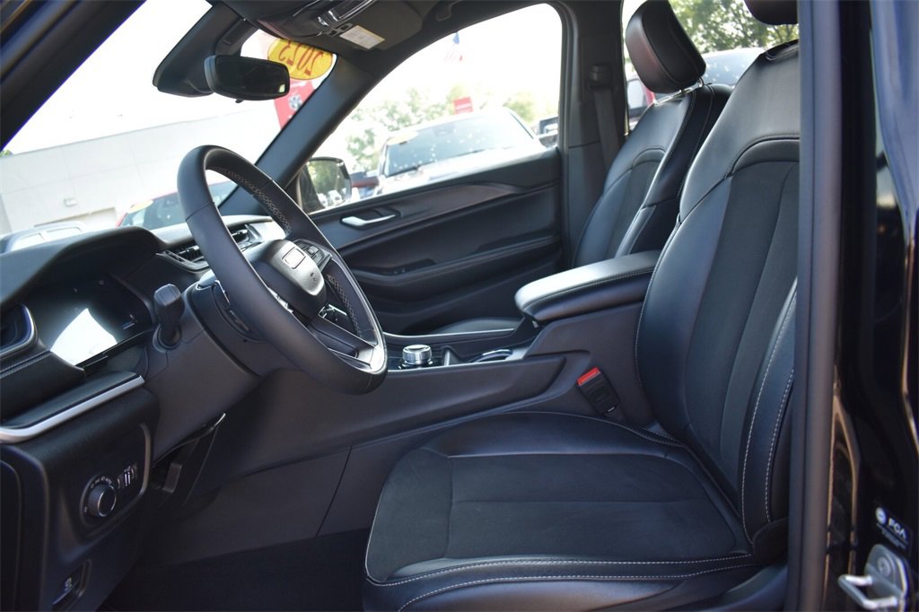 Used 2023 Jeep Grand Cherokee Altitude image 25