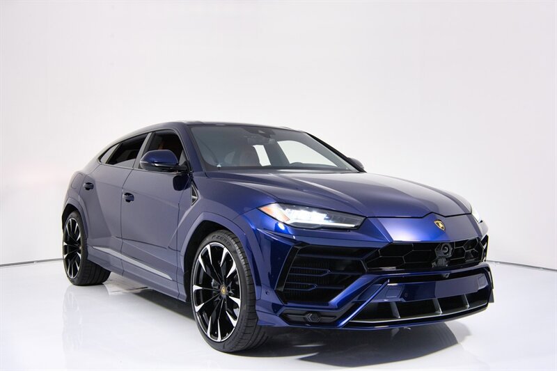 Used 2022 Lamborghini Urus AWD/4WD image 2