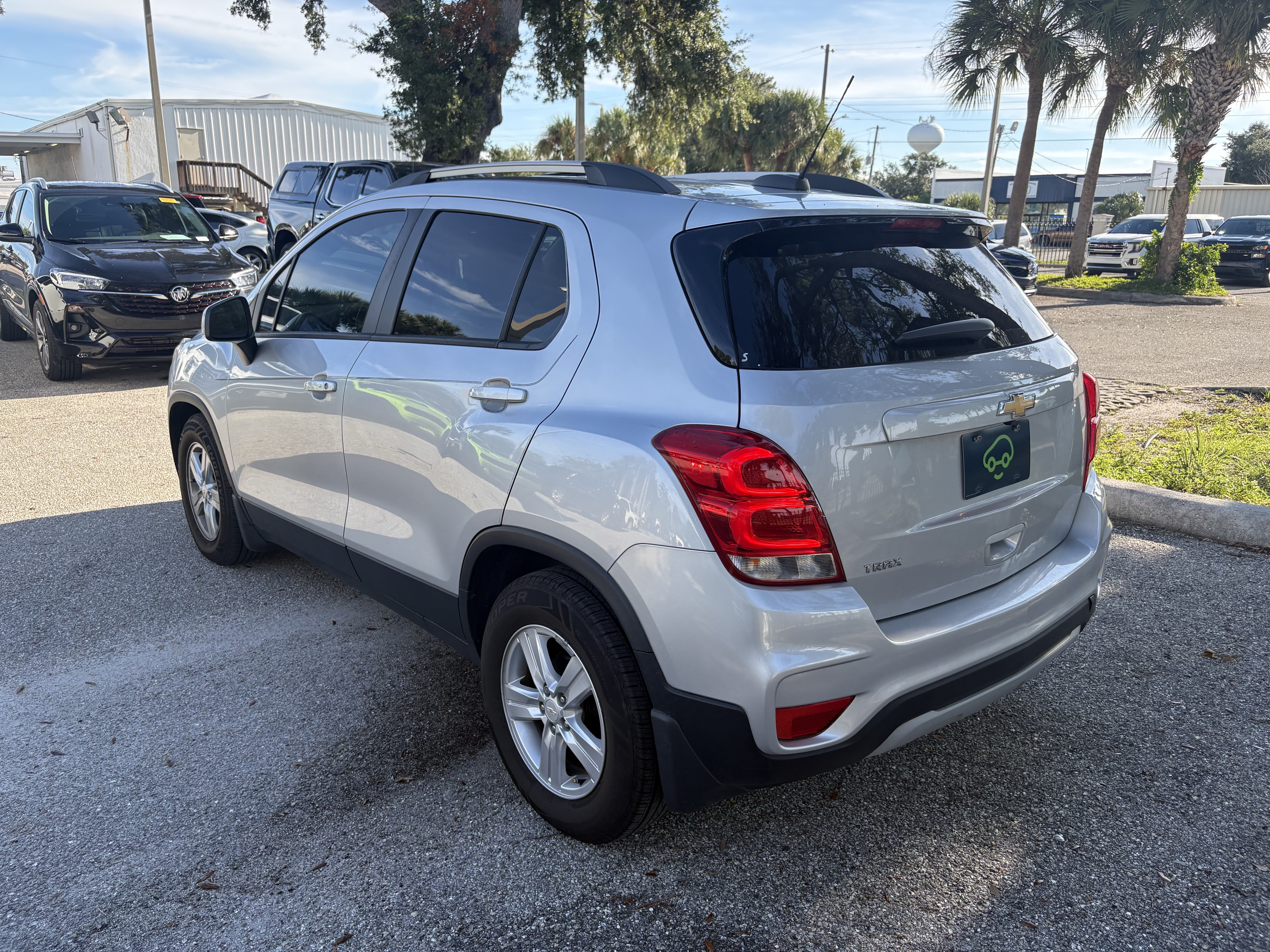 Used 2022 Chevrolet Trax LT w/ LT Convenience Package FWD image 5