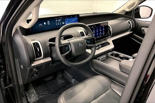 Used 2025 Ford Expedition Active image 16