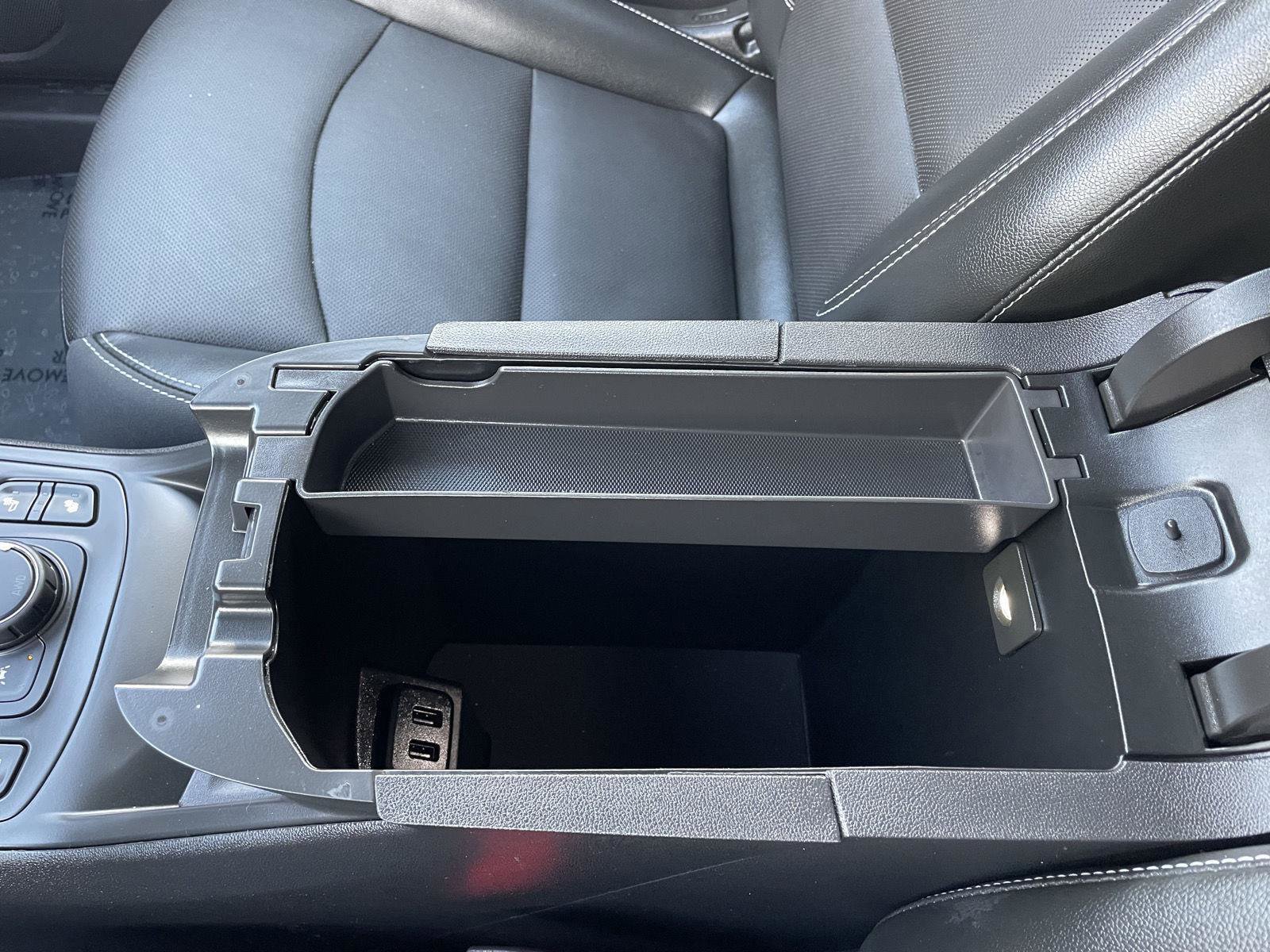 Used 2023 GMC Terrain SLT image 31