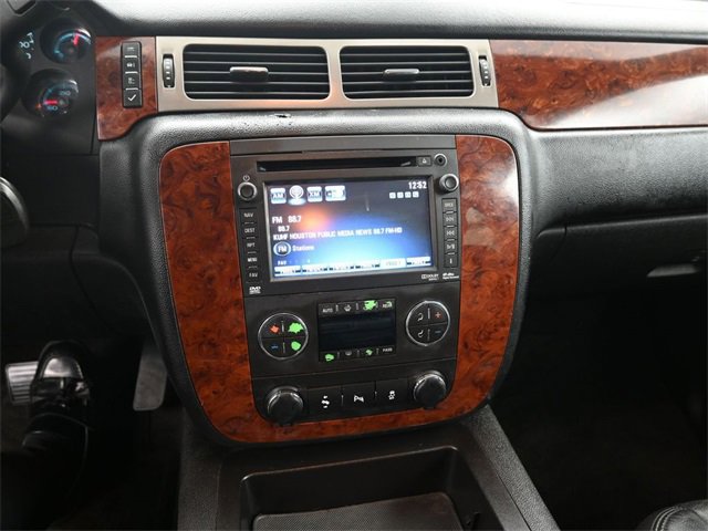 Used 2014 Chevrolet Suburban LT image 16