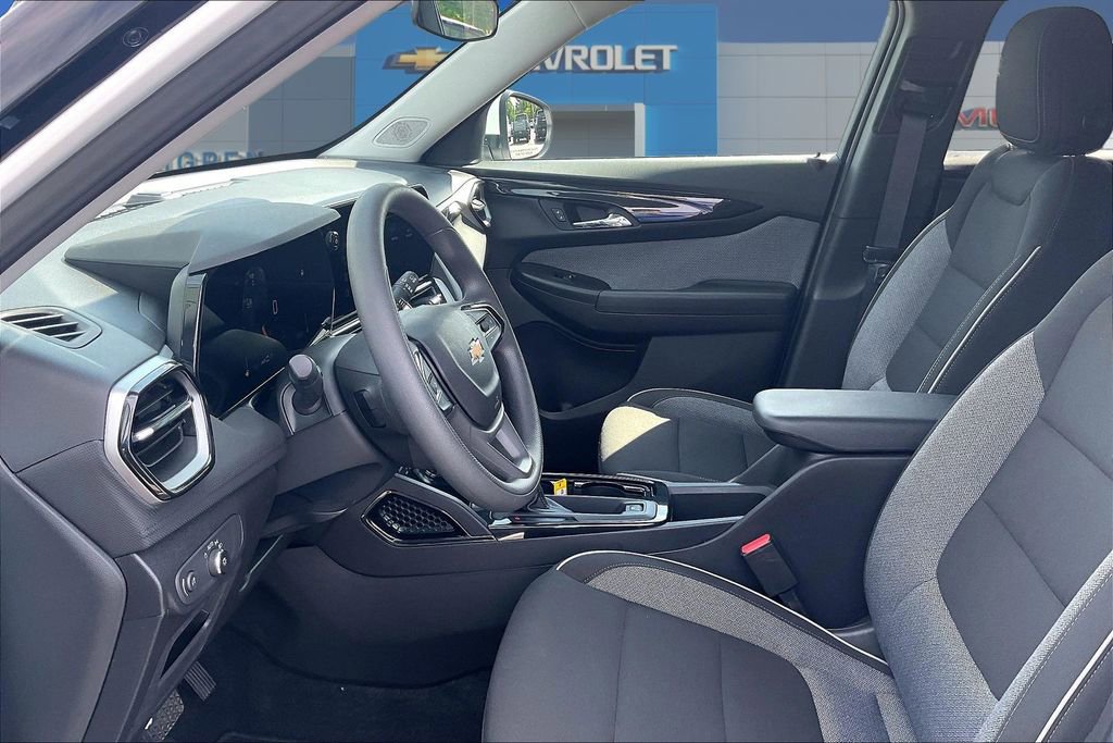 Used 2025 Chevrolet TrailBlazer LT w/ Driver Confidence Package AWD/4WD image 21