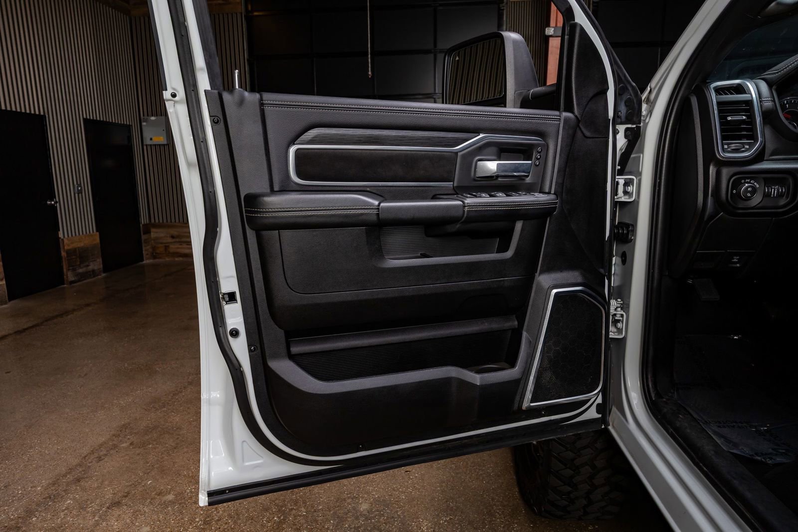 Used 2024 RAM 3500 Laramie w/ Night Edition image 36