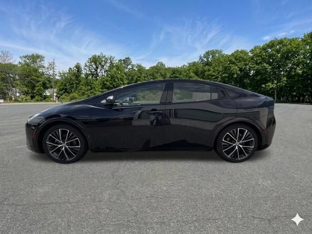 Used 2024 Toyota Prius XLE AWD/4WD image 5
