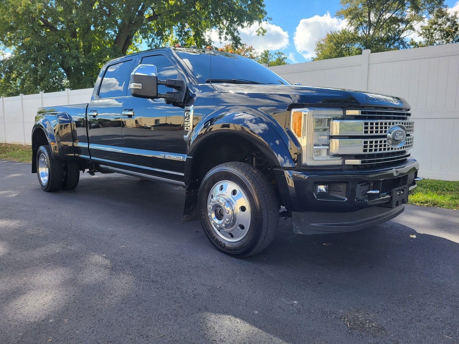 Used 2017 Ford F450 Platinum w/ Platinum Ultimate Package AWD/4WD image 1