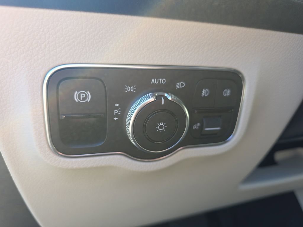 Used 2022 Mercedes-Benz GLB 250 GLB 250 image 29