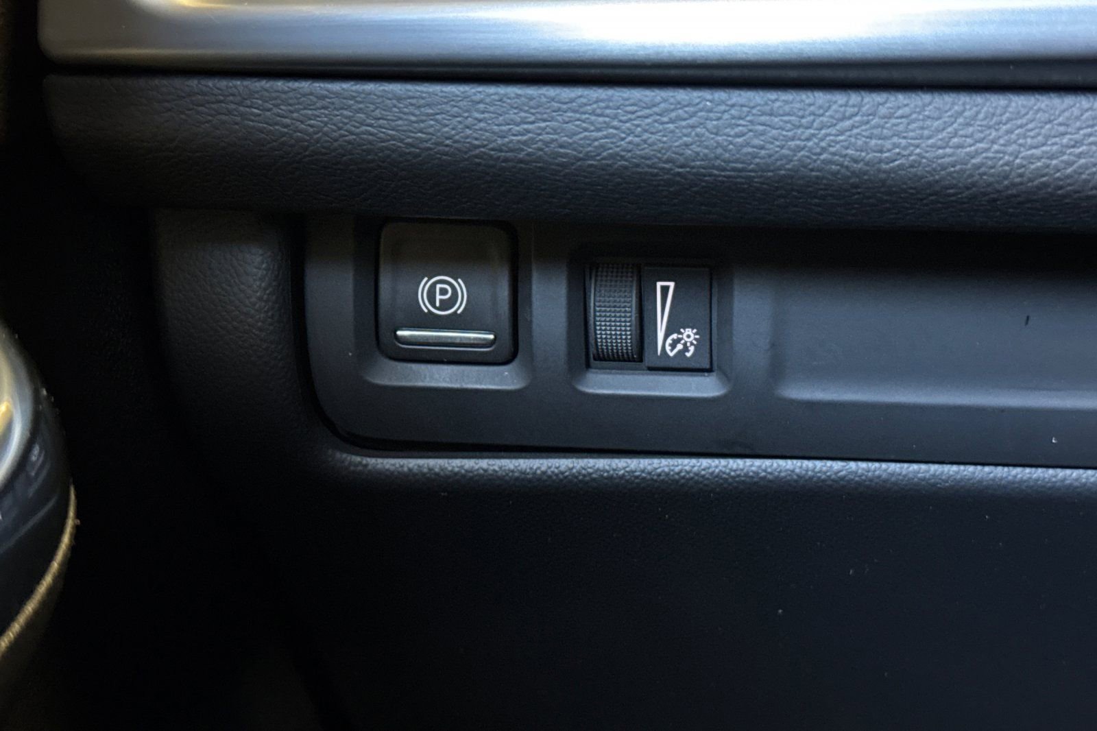 Certified 2025 Cadillac XT4 Premium Luxury image 39