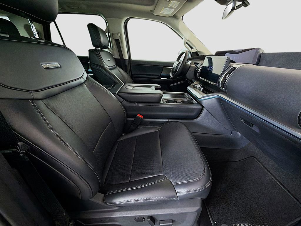 Used 2025 Ford Expedition Platinum AWD/4WD image 26
