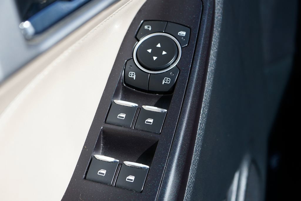 Used 2020 Ford Explorer Limited image 19