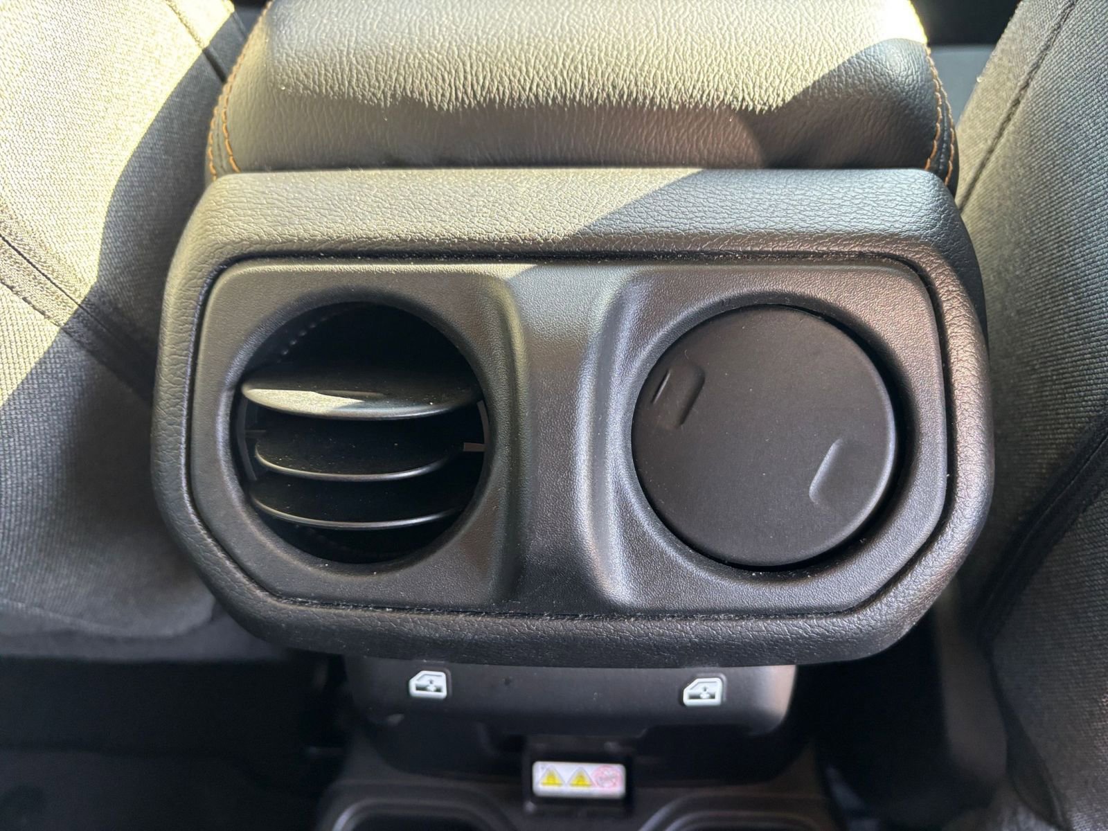 Used 2025 Jeep Wrangler Sahara image 23