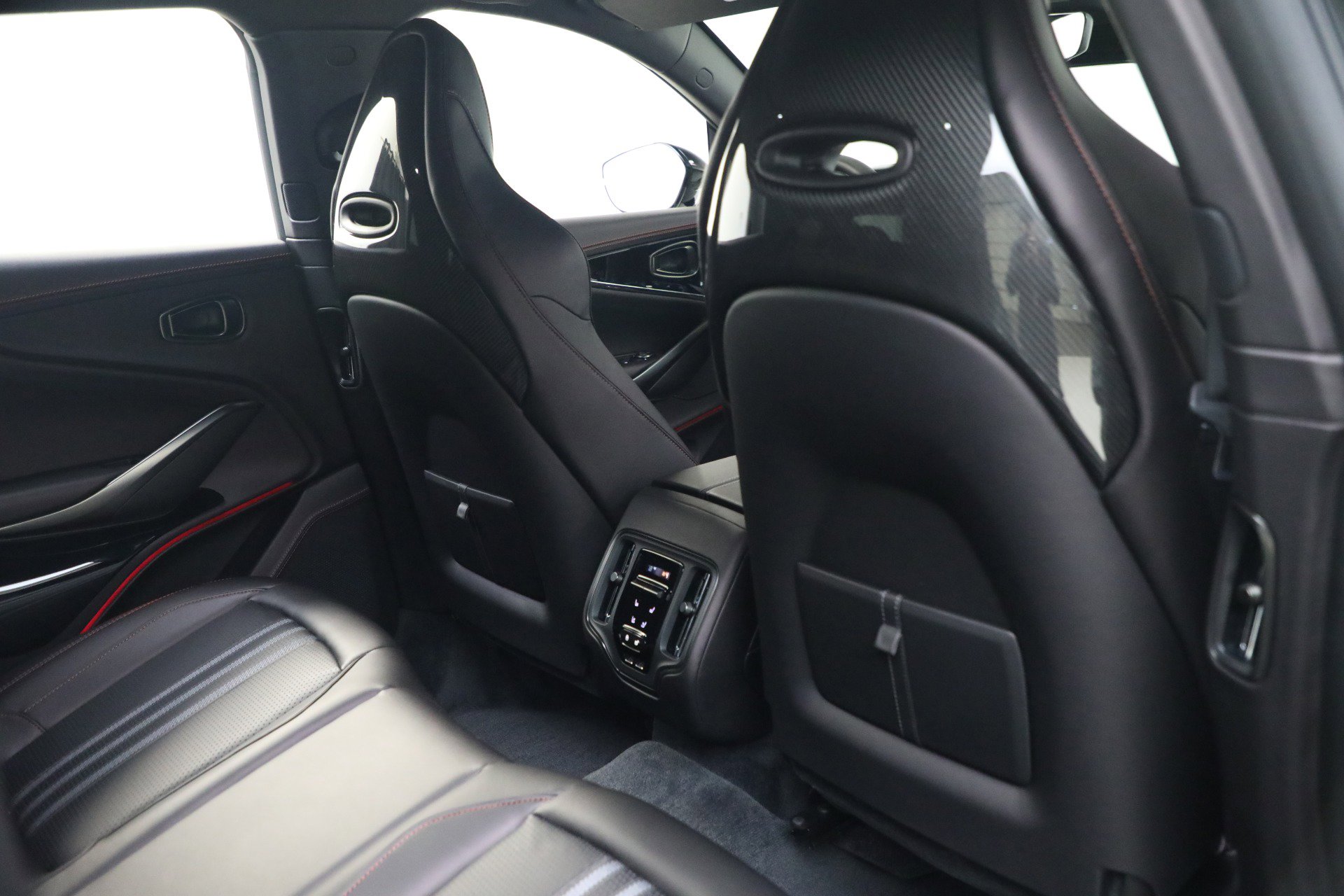 New 2026 Aston Martin DBX 707 image 31