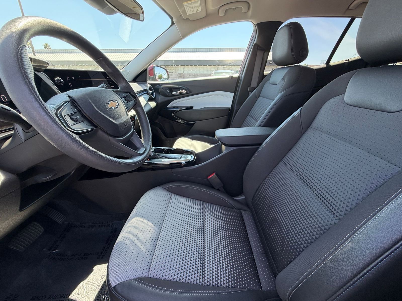 Used 2025 Chevrolet Trax LT FWD image 25