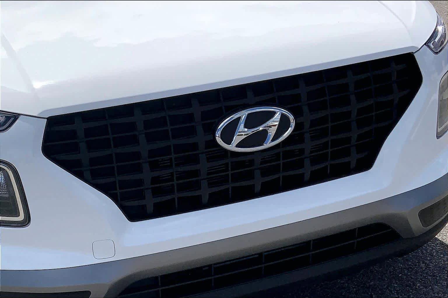 Used 2025 Hyundai Venue SE image 28