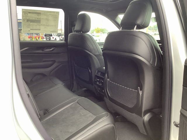 New 2025 Jeep Grand Cherokee Altitude image 33